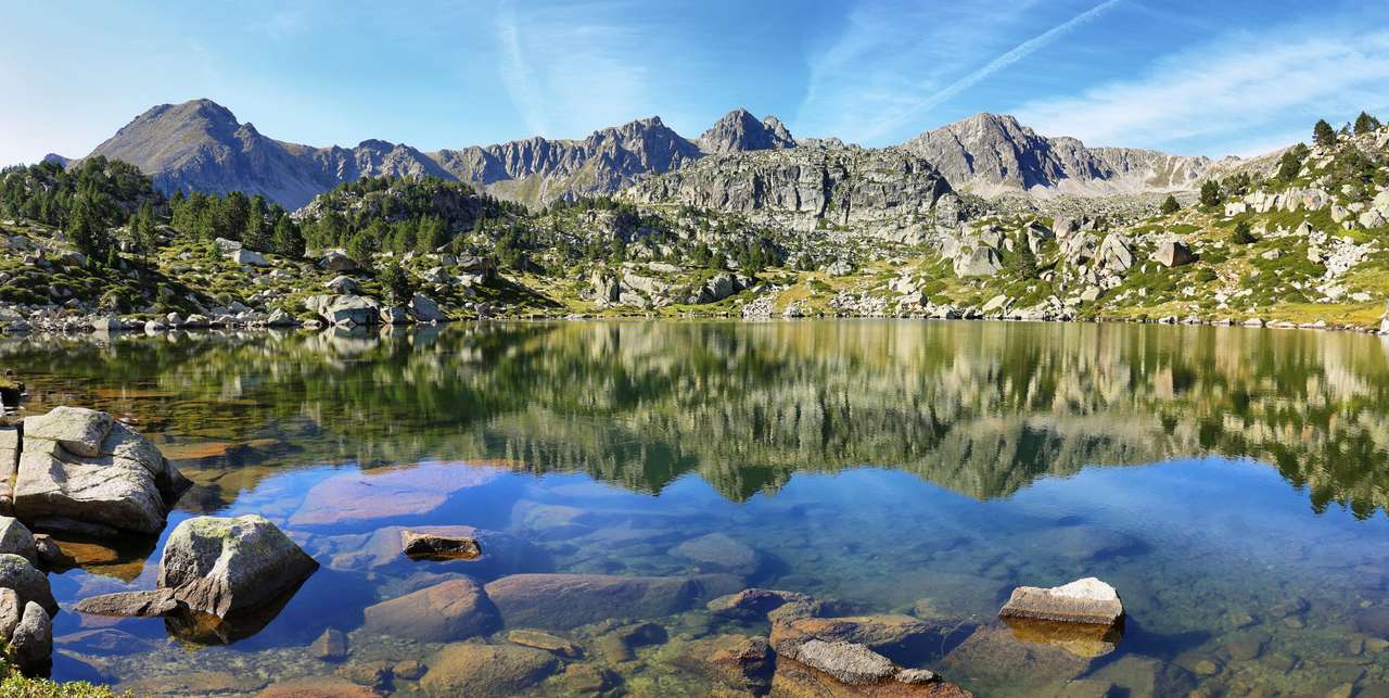 Jezero v Collada de Pessons, Pyreneje. Andorra. online puzzle
