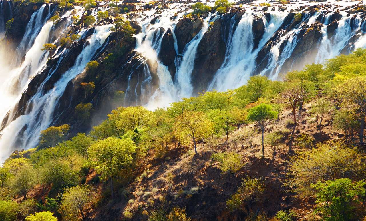 Vodopády Ruacana, hranice Angoly a Namibie skládačky online