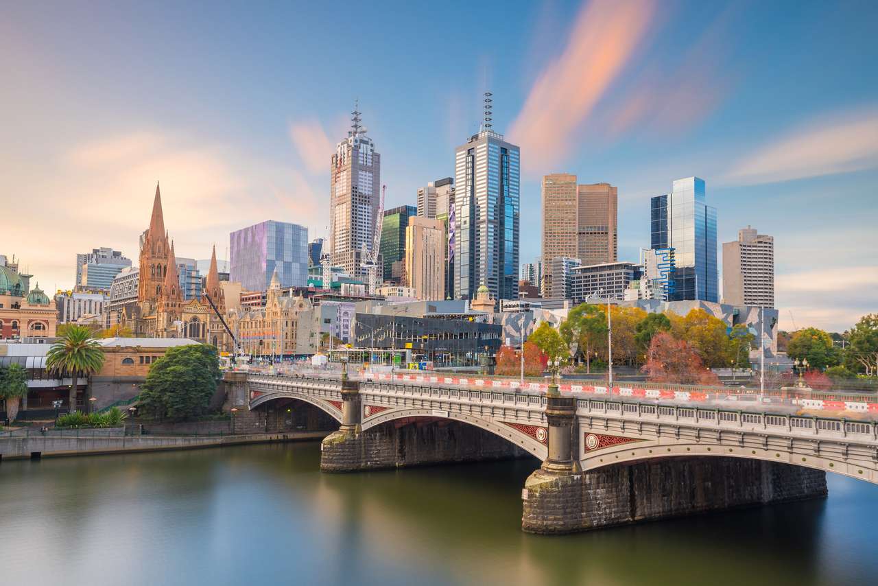 Πανοραμική άποψη του ορίζοντα της πόλης της Μελβούρνης στο λυκόφως στην Αυστραλία παζλ online