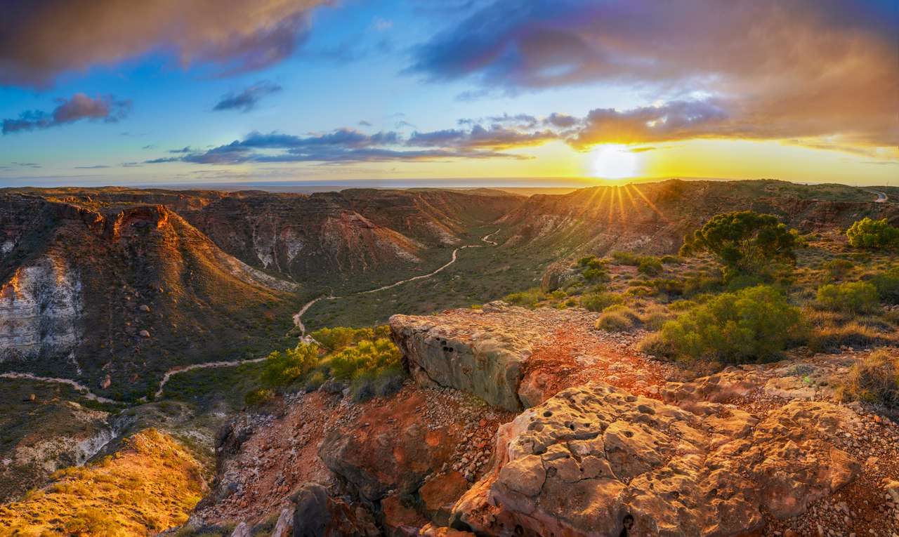 Vista panorámica del amanecer sobre el cañón de Charles Knife rompecabezas en línea