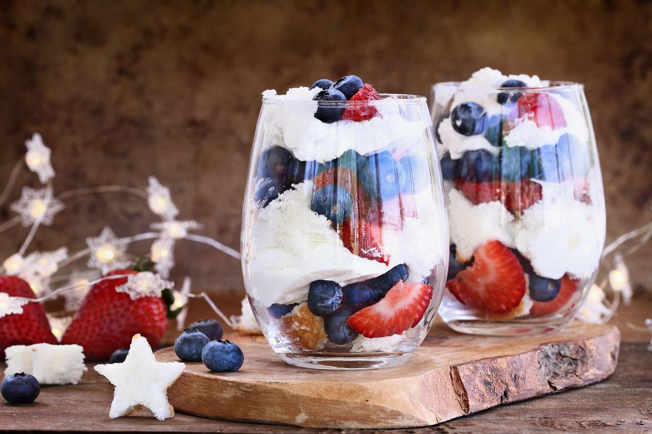 Trifle gemaakt met fruit en slagroom online puzzel