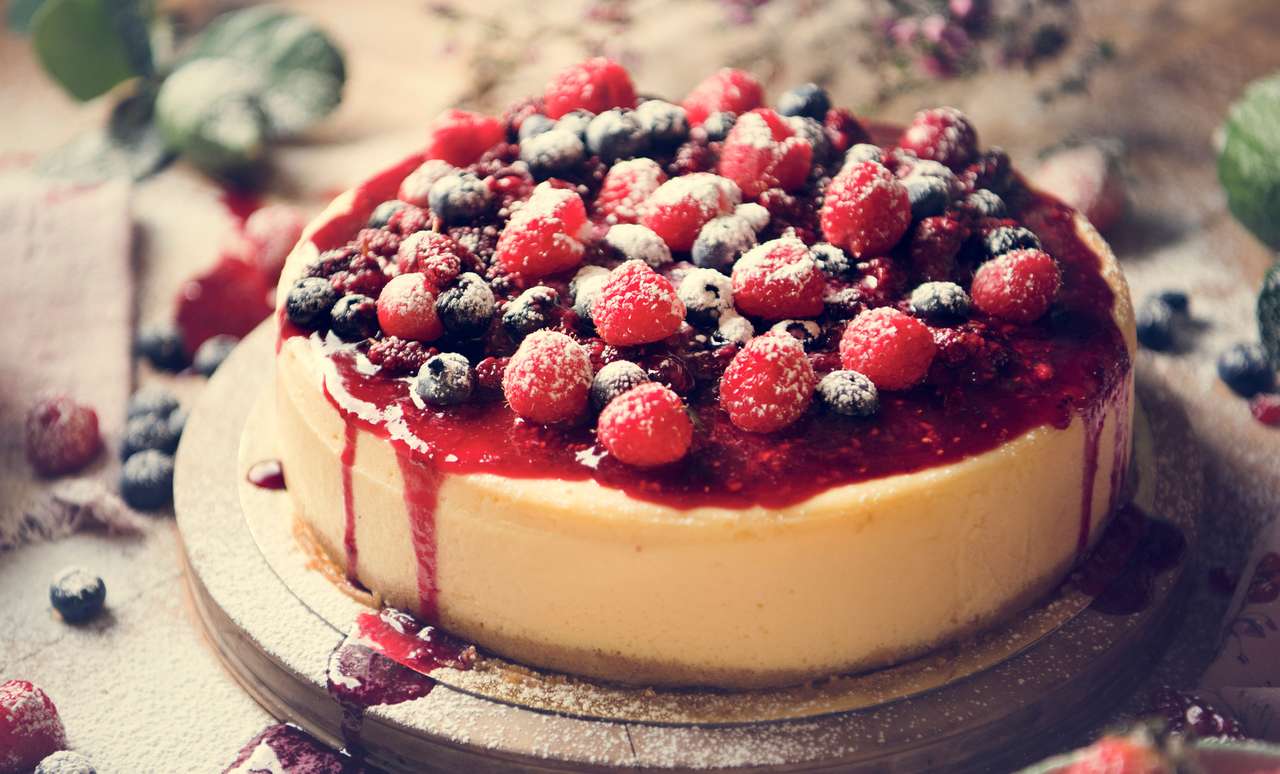 Idea di ricetta per la fotografia di cibo di cheesecake ai frutti di bosco freschi puzzle online