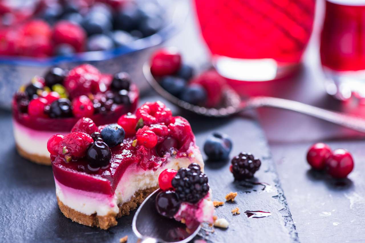 Hemlagad cheesecake för julbär med frukt Pussel online