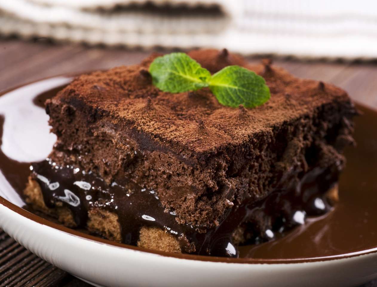Смачний шоколадний торт онлайн пазл