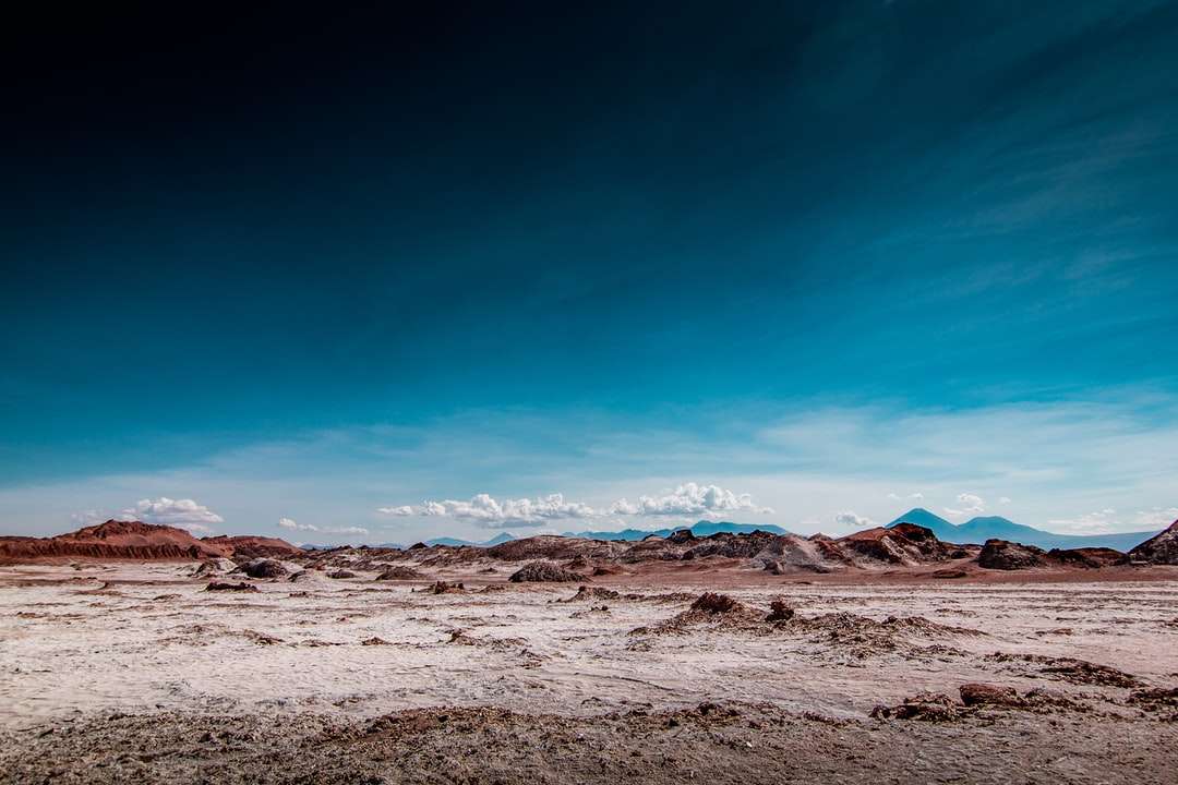пустынная дюна с голубым небом онлайн-пазл