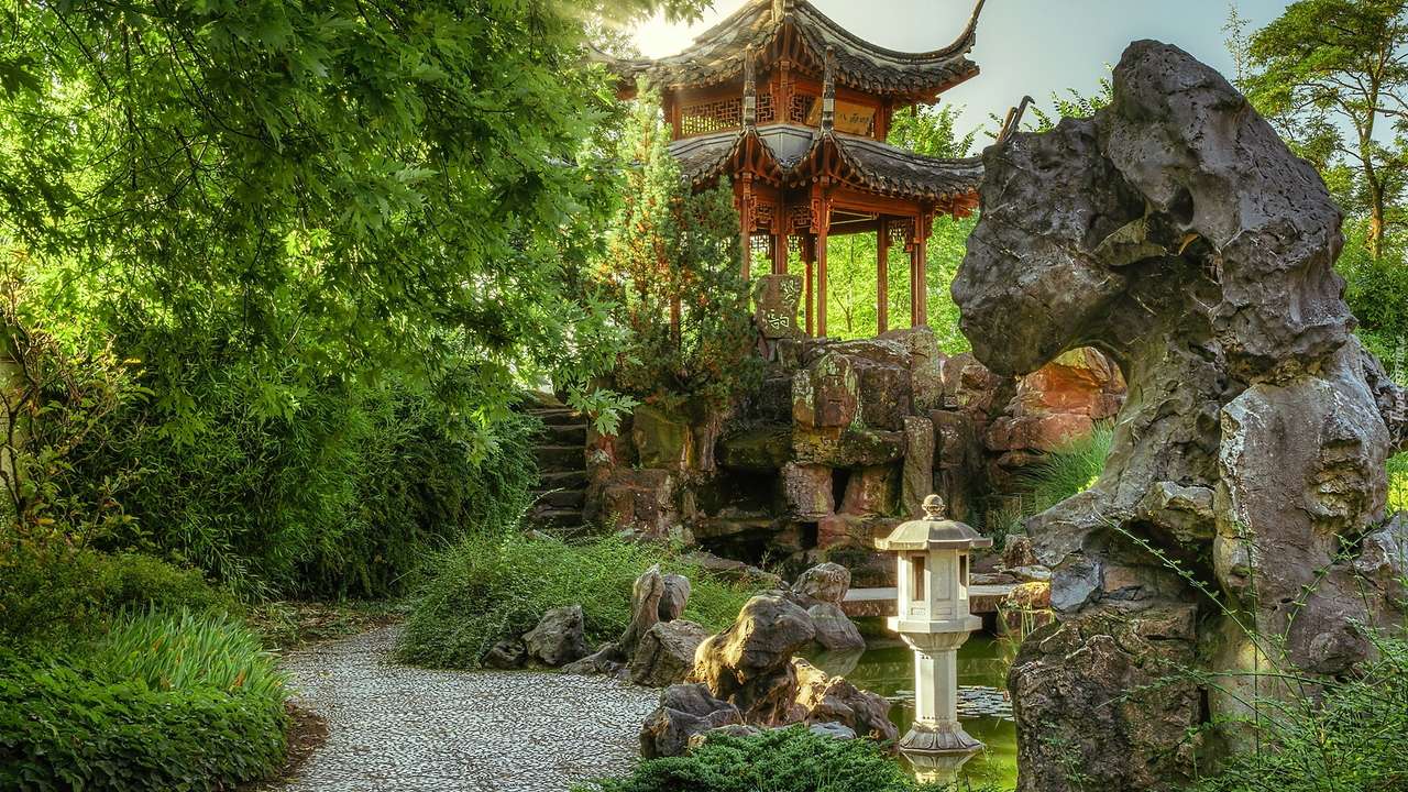 Un pabellón en el jardín chino. rompecabezas en línea