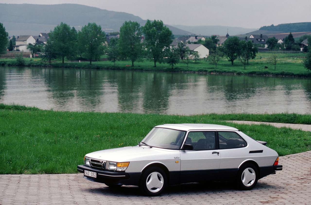 Saab 900 Turbo 1983 року випуску пазл онлайн