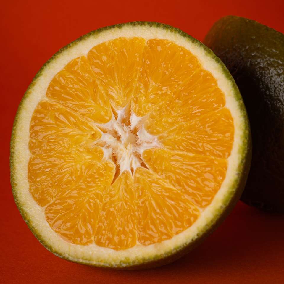 apelsin frukt på svart yta pussel på nätet