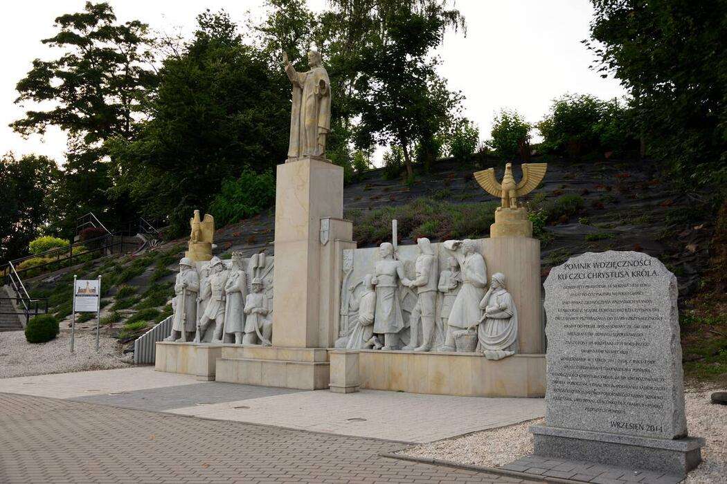 Памятник Благодарности в честь Христа Царя пазл онлайн