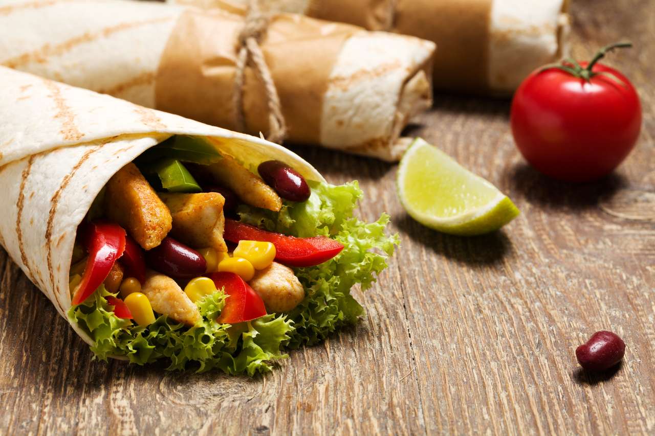 Burritos Wraps mit Huhn, Bohnen und Gemüse Online-Puzzle