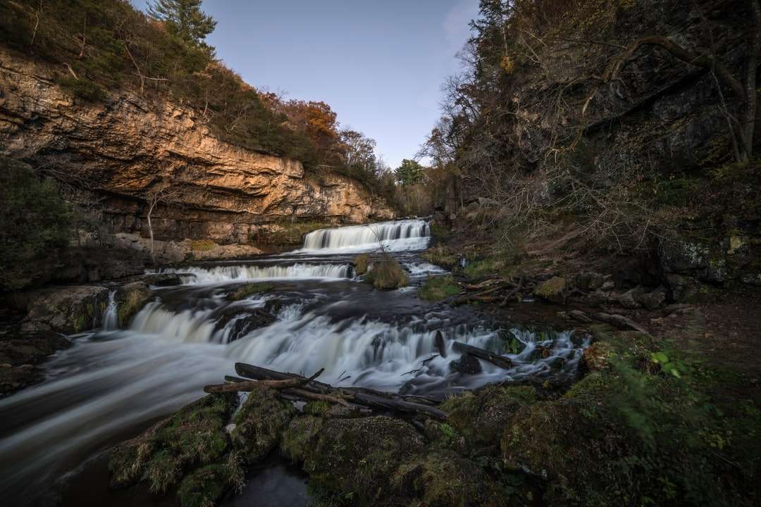 time-lapse fotografie van watervallen online puzzel