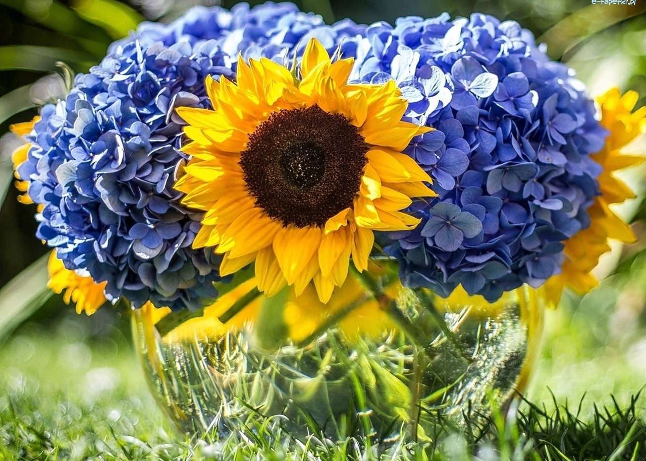 Sonnenblumen und Hortensien Online-Puzzle
