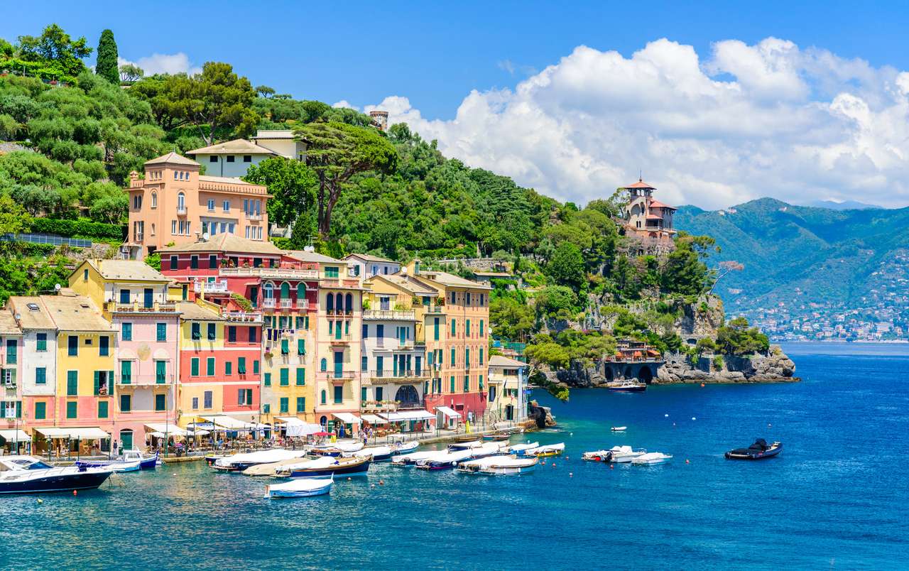 Portofino, Italien - stad med färgglada hus pussel på nätet