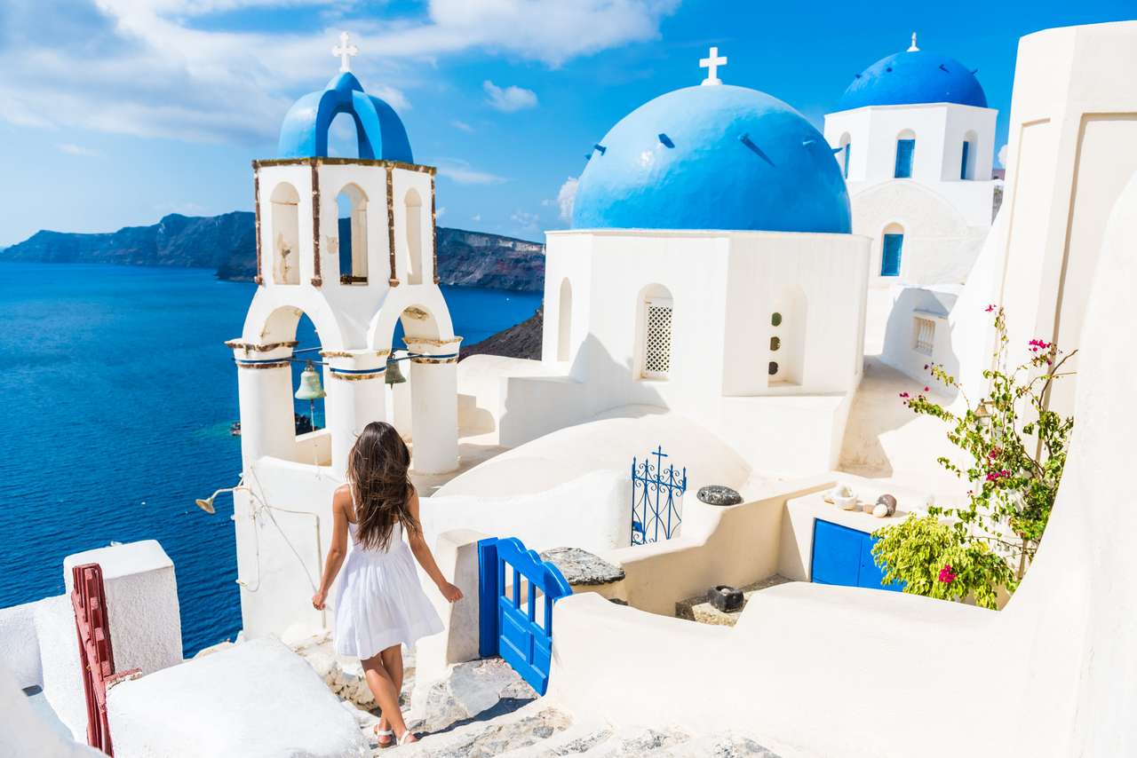 Santorini - el mar mediterráneo y las cúpulas azules rompecabezas en línea