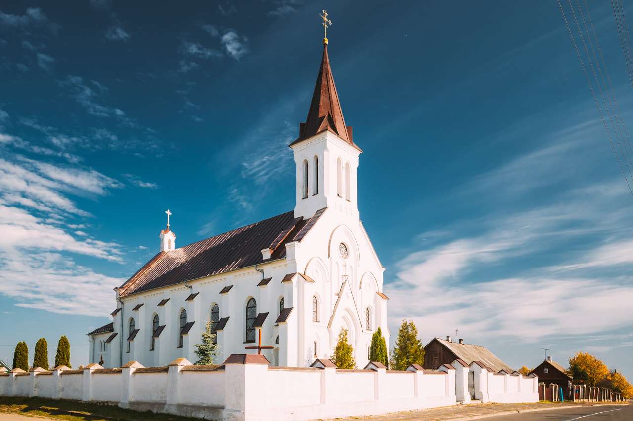 Kosava, Weißrussland. Kirche der Heiligen Dreifaltigkeit Puzzlespiel online
