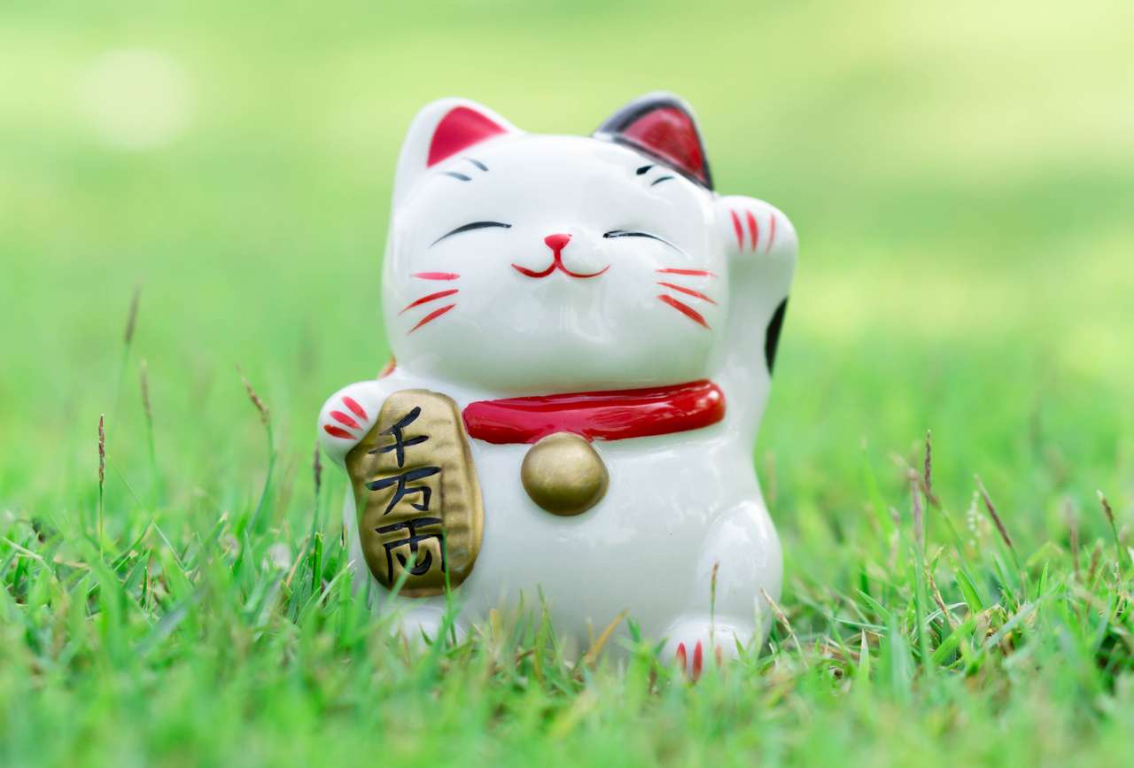 緑の芝生に招き猫 ジグソーパズルオンライン
