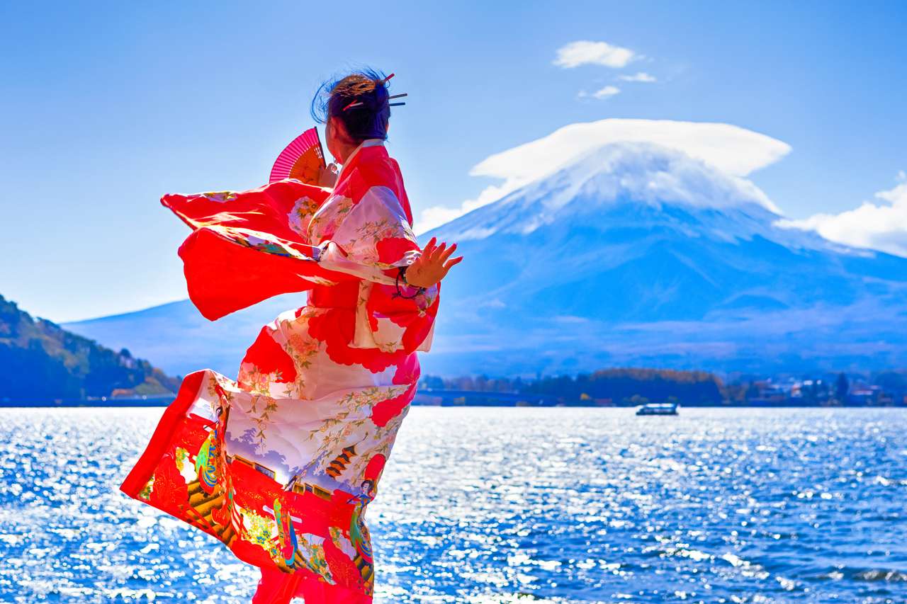 Kvinna i japanska Kimono på Fuji Mountain pussel på nätet