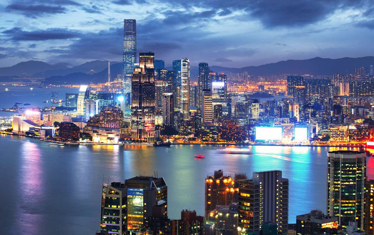 Skyline von Hongkong bei Nacht vom Braemar Hill Peak Online-Puzzle
