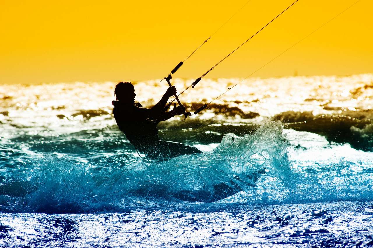 Kite boarder -action med solnedgång pussel på nätet