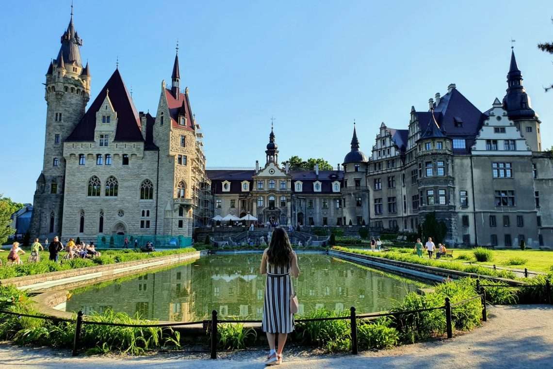 Un château de conte de fées à Moszna puzzle en ligne