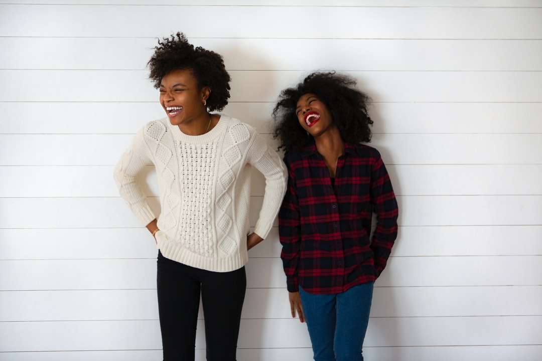 zwei Frauen lächeln Online-Puzzle