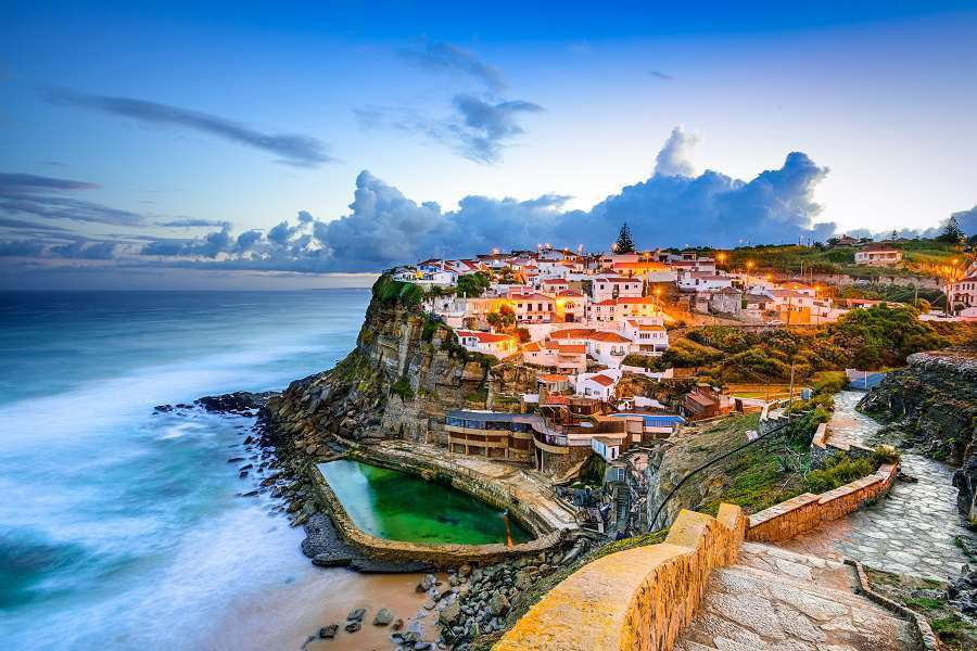 Una città al largo della costa del Portogallo puzzle online