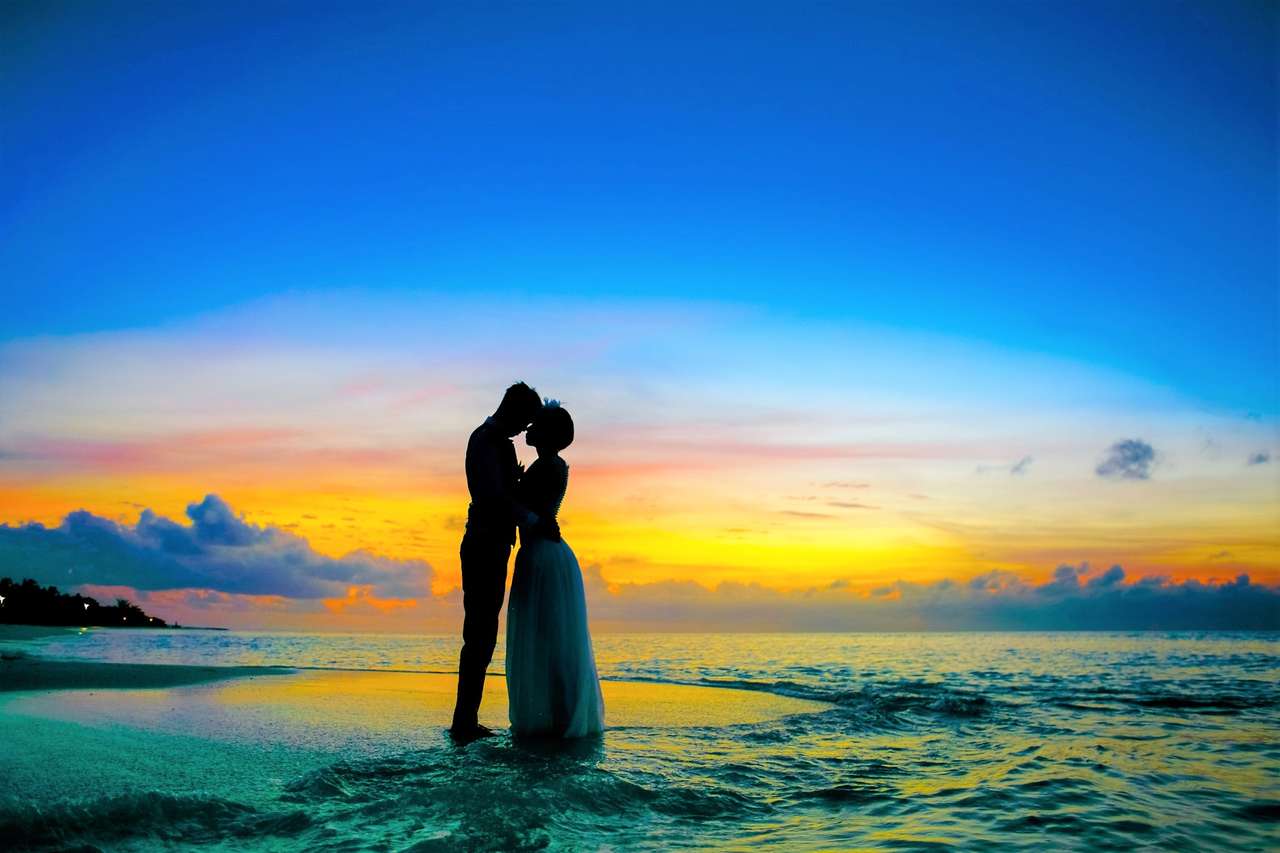 Matrimonio sull'isola di Kythnos sulla spiaggia puzzle online