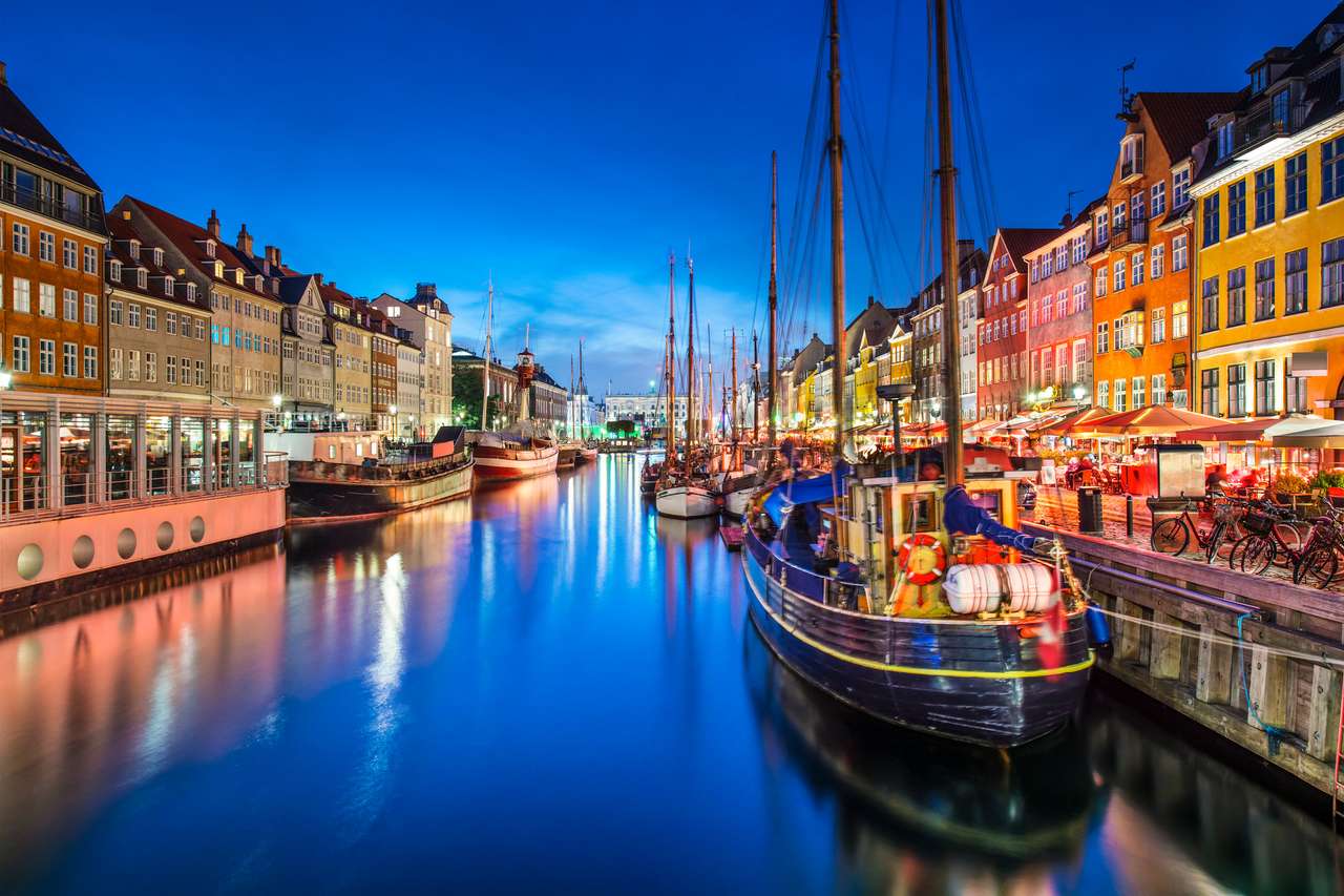 Kopenhagen, Denemarken op het Nyhavn-kanaal. online puzzel
