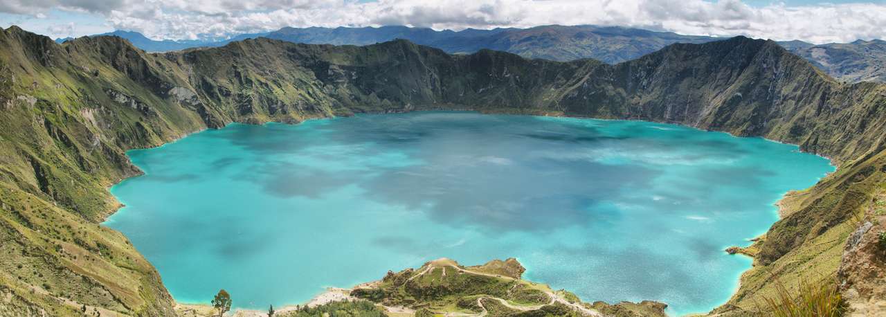Fantastisk panorama över sjön i Quilotoa -kalderan Pussel online