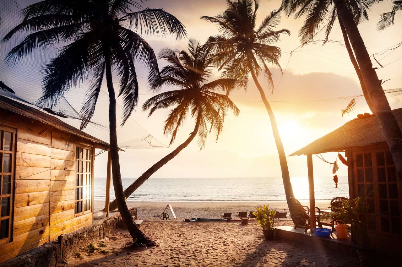 Houten huisje met uitzicht op zee in tropisch resort online puzzel