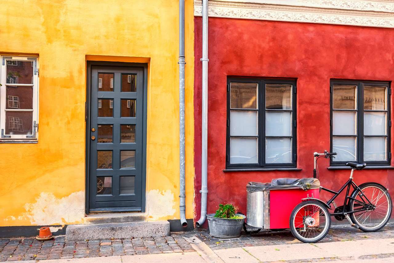 Червени и жълти къщи в центъра на Копенхаген онлайн пъзел