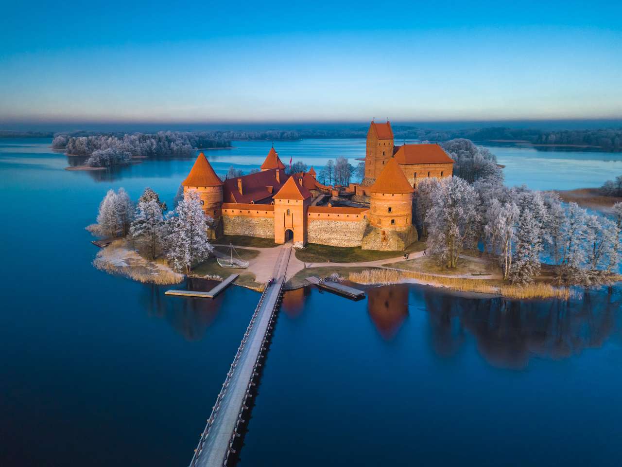 Замъкът Тракай през зимата онлайн пъзел