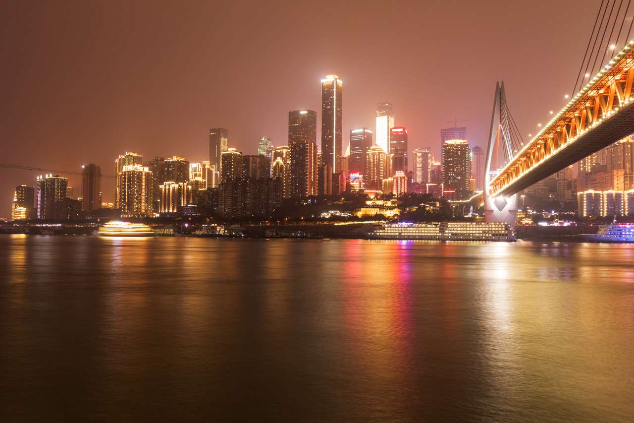 Város éjszakai kilátás Chongqing, Kína online puzzle