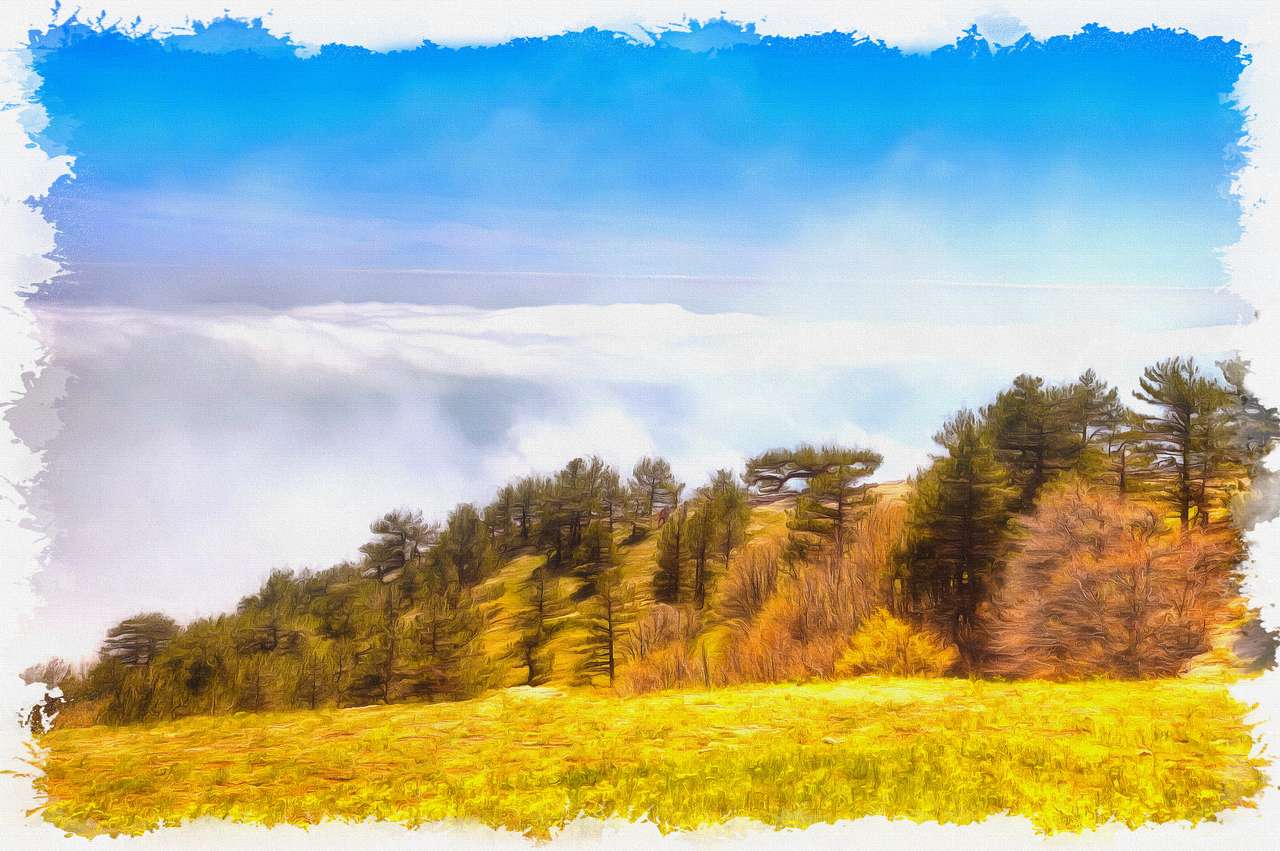 Σύννεφα στην πλαγιά του ψηλού βουνού Άι-Πέτρι online παζλ