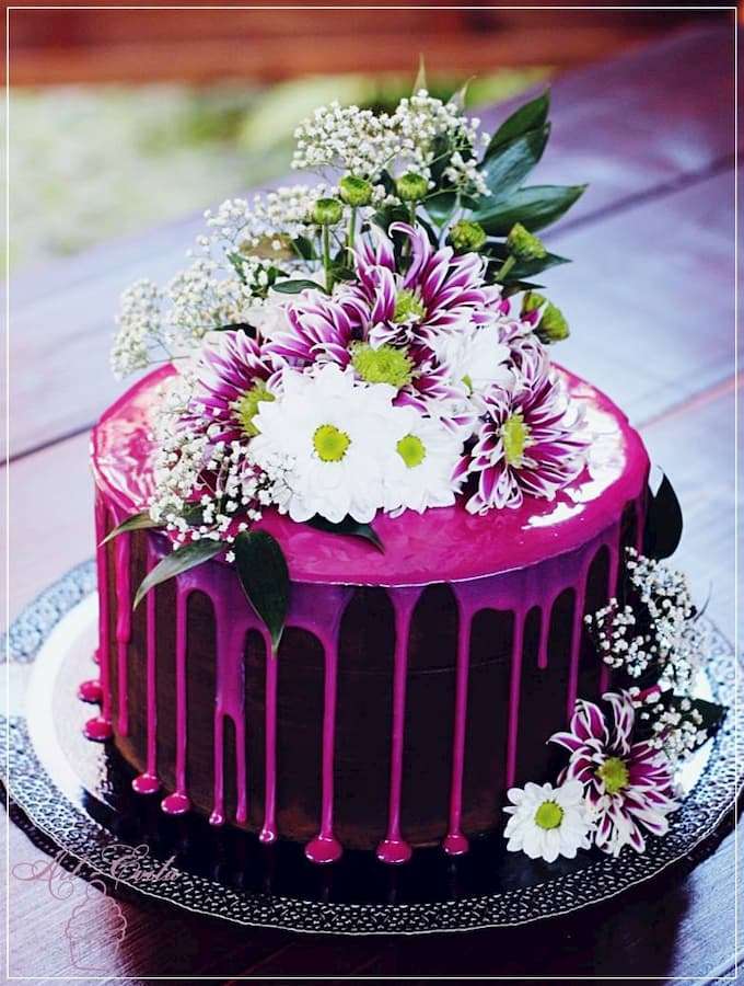 Случайный торт с цветами онлайн-пазл