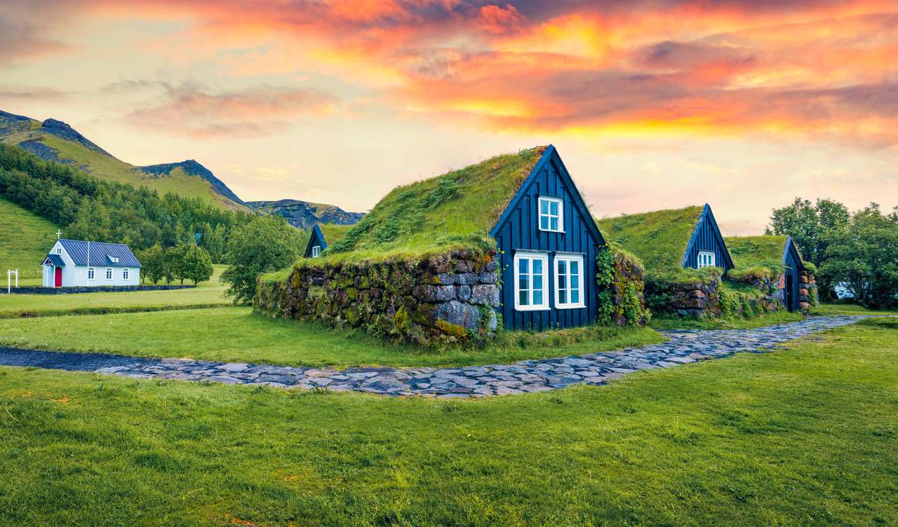 gyep tetején álló házak Izland vidékén kirakós online