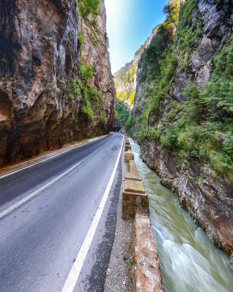 Erstaunliche Aussicht auf den Bicaz Canyon / Cheile Bicazului Online-Puzzle