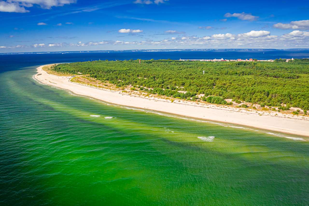 Bellissima spiaggia sulla penisola di Hel, Mar Baltico, vista aerea della Polonia puzzle online