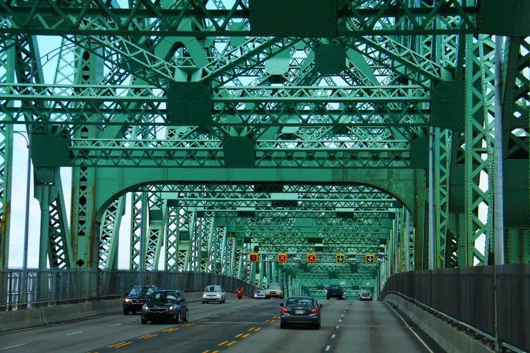 橋の上の車 オンラインパズル