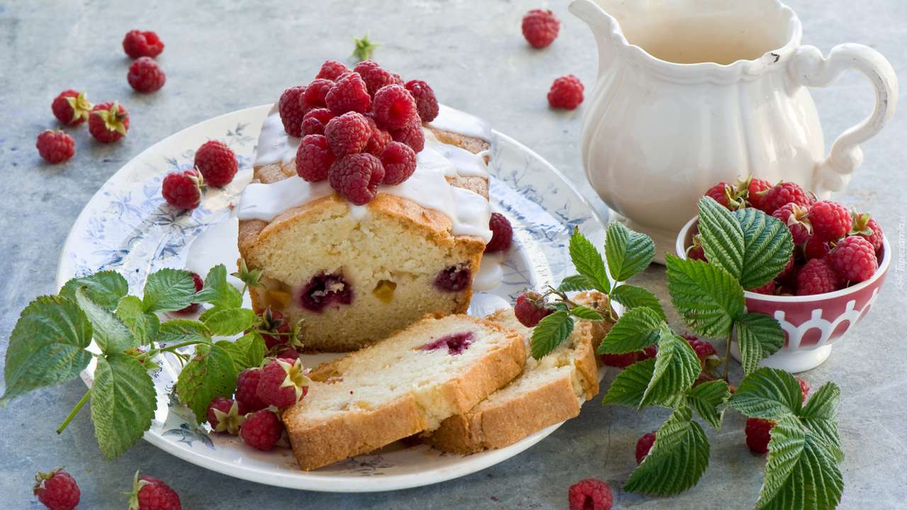 Fruit cake with raspberries online puzzle