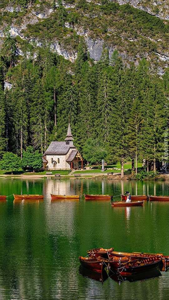 Barcos no lago Pragser Wildsee puzzle online