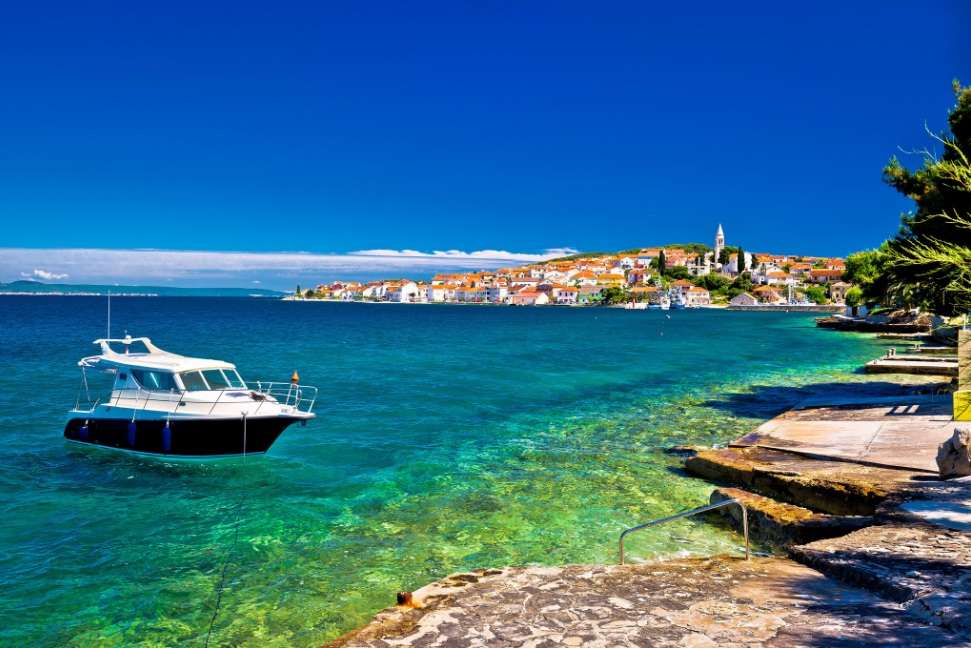 Ugljan - uma ilha na costa da Croácia quebra-cabeças online