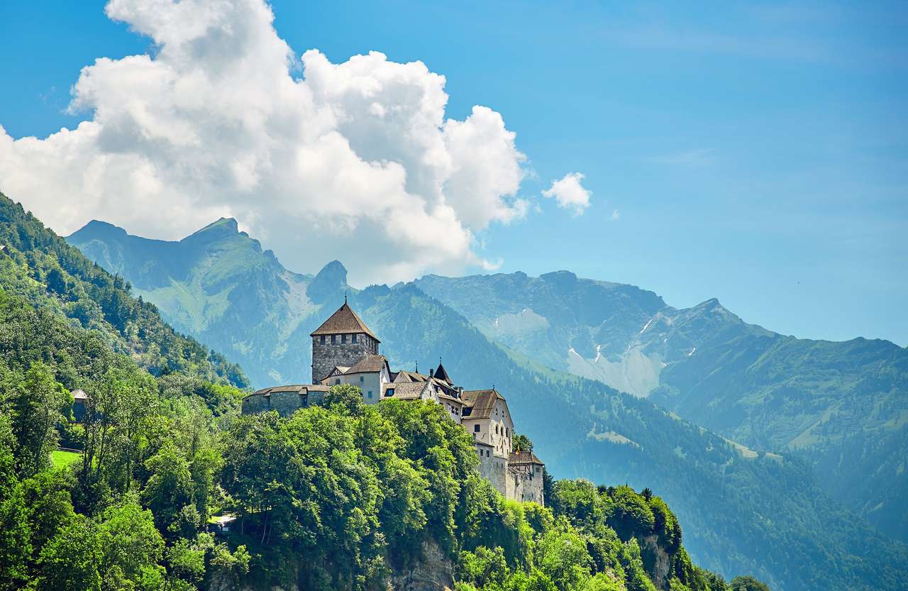 Castelul Vaduz jigsaw puzzle online