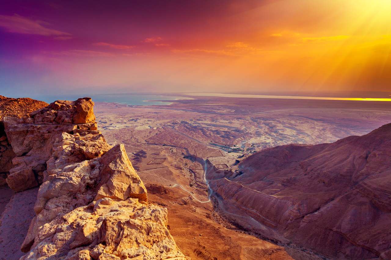 Prachtige zonsopgang boven het fort van Masada legpuzzel online