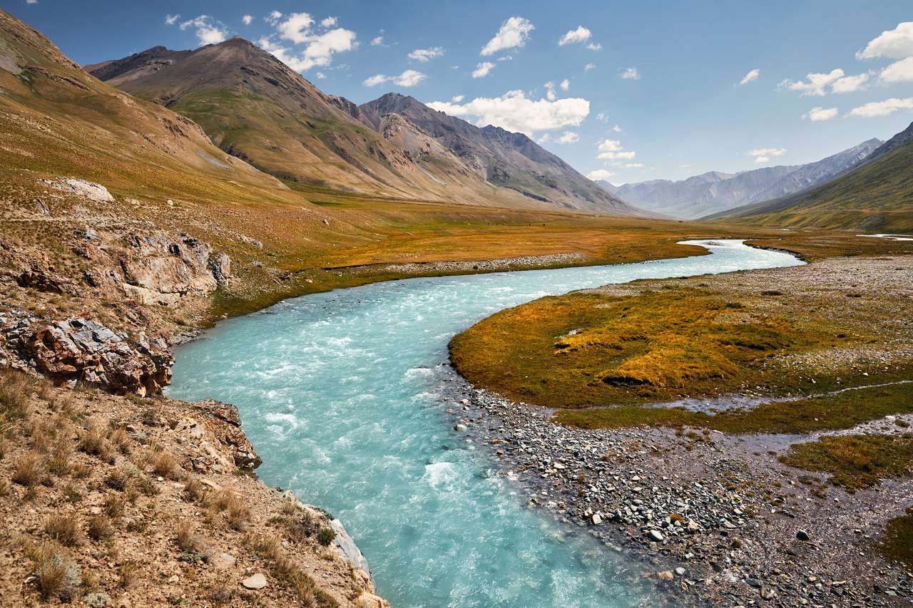 Schöner Fluss im Bergtal Puzzlespiel online