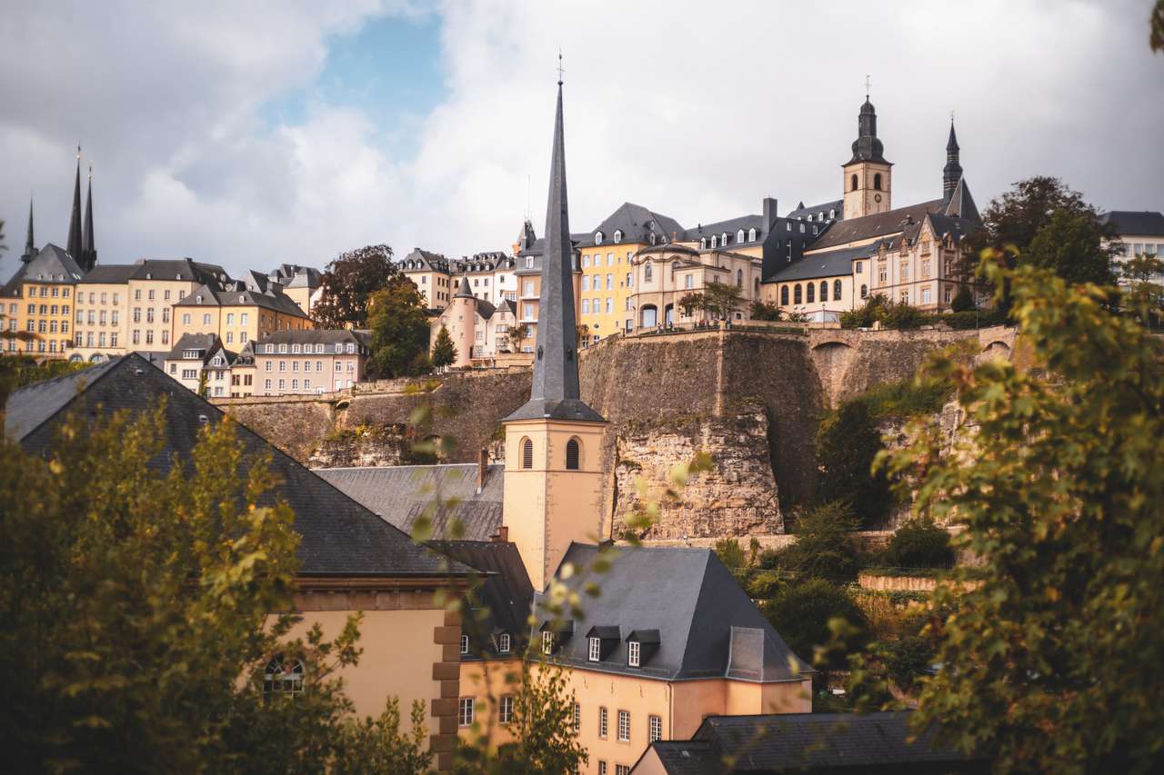 Чудовий вид на старе місто Люксембурга пазл онлайн