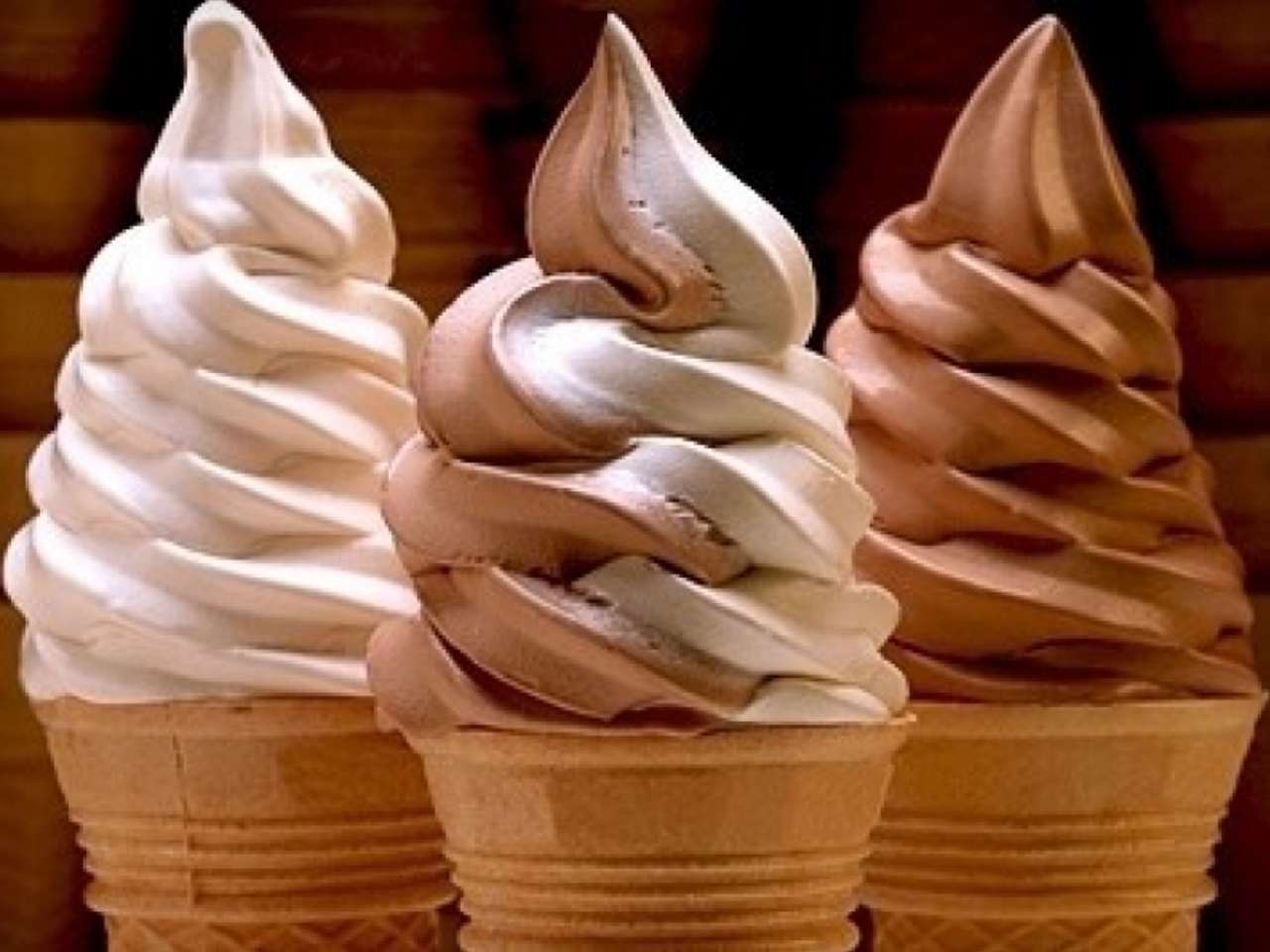 Tři měkké servírované zmrzliny! online puzzle
