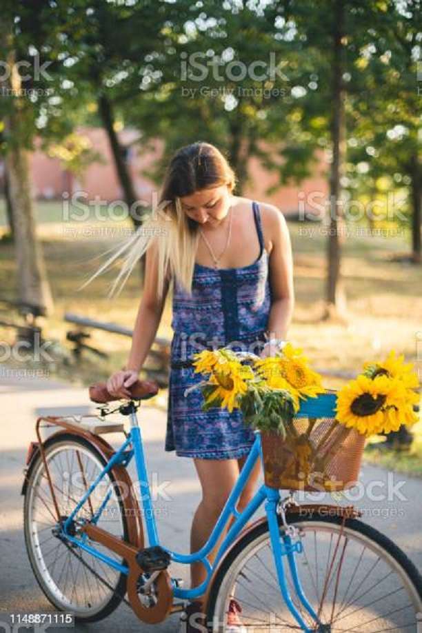 bär blommor på cykeln Pussel online