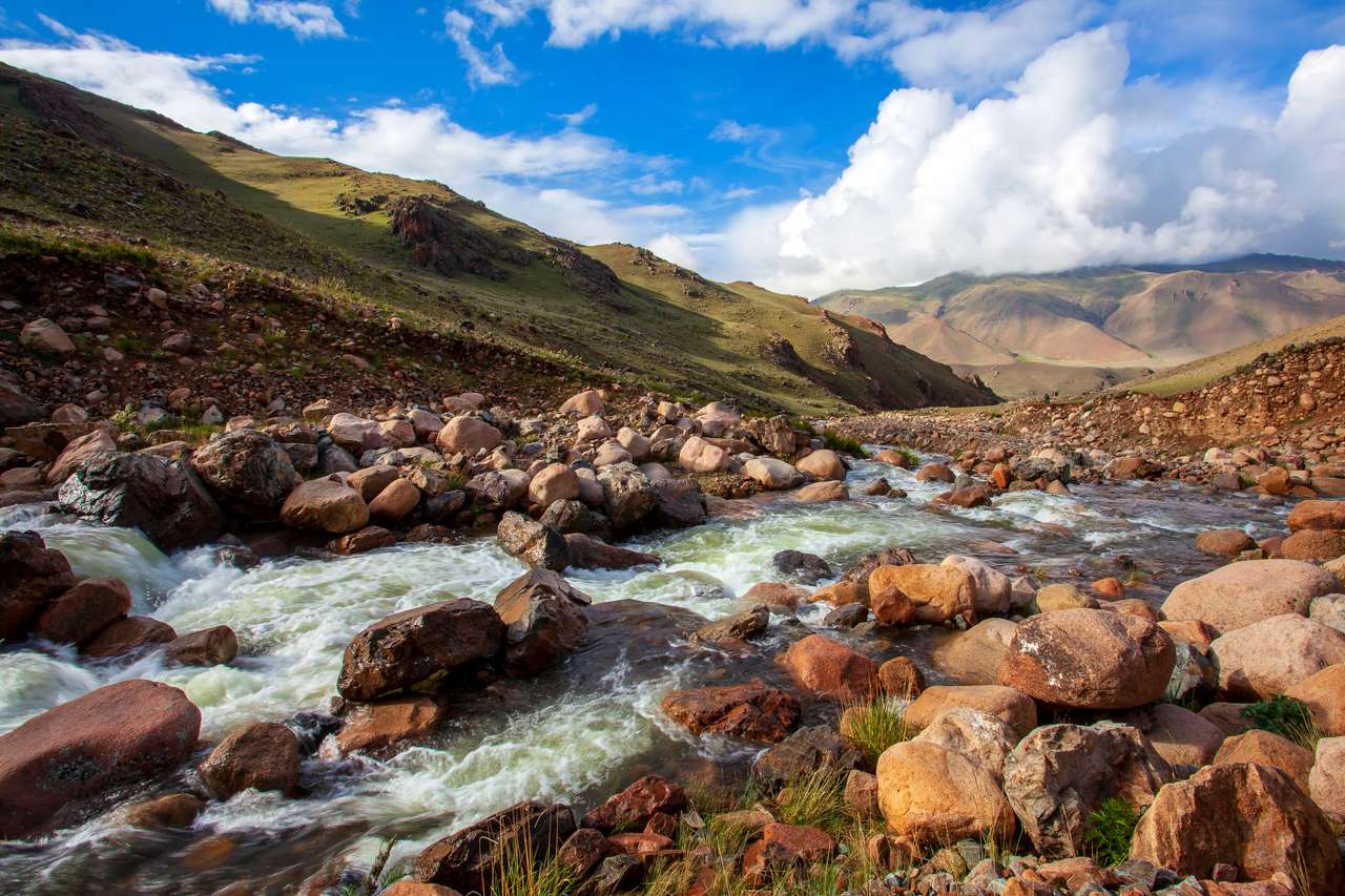 Водопадът "Goojuur" се намира в западна Монголия онлайн пъзел