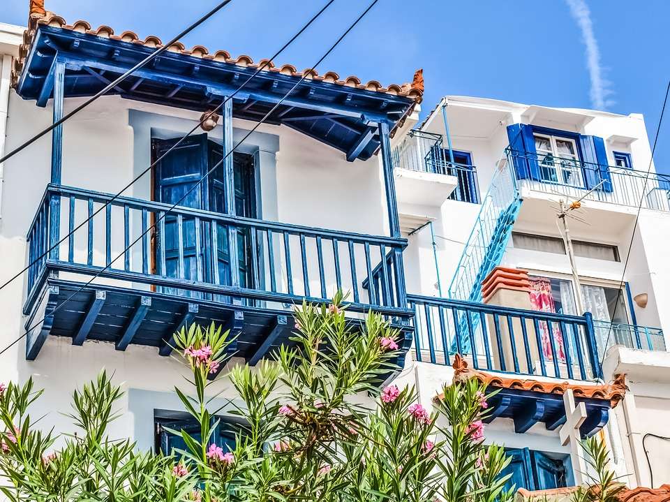 Uma casa branca e azul na Grécia quebra-cabeças online